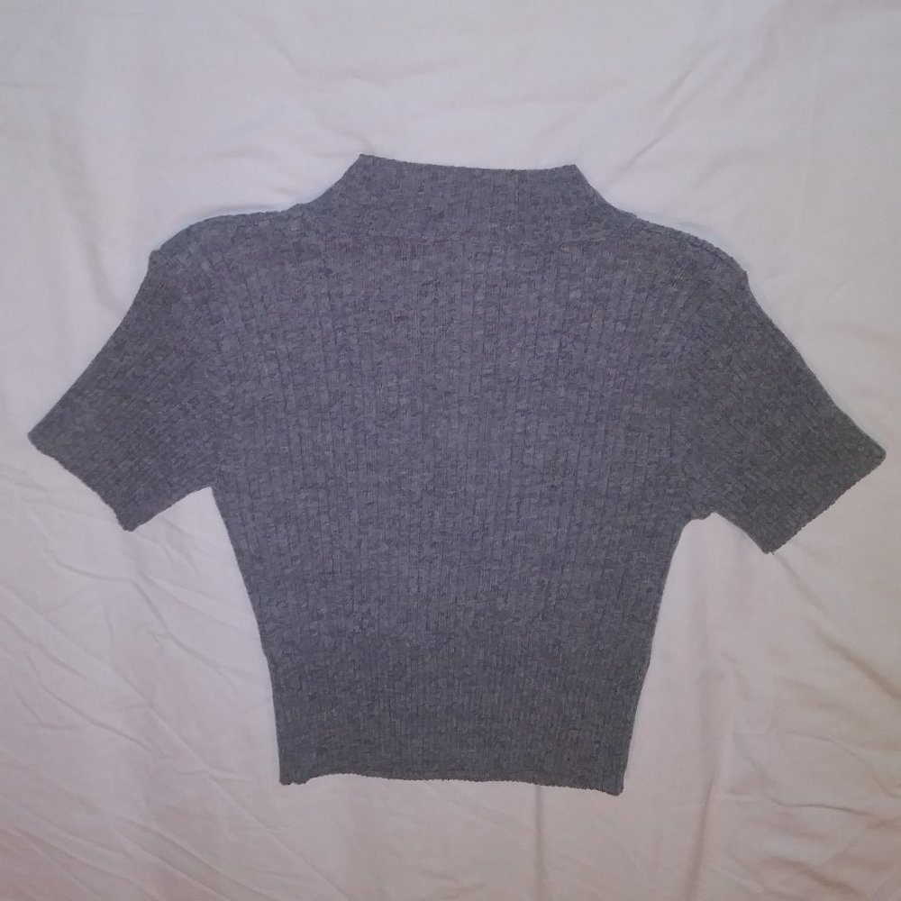 ACCOMPLICE GRAY CROP TOP medium ( stretch )